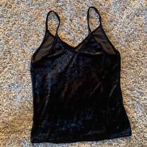 Black crushed velvet tank 🌸